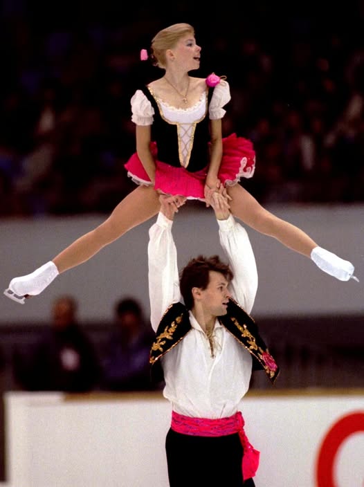 Russian Figure Skating Champions Yevgenia Shishkova and Vadim Naumov Among Victims of American Eagle Flight 5342 Crash in Washington, D.C.