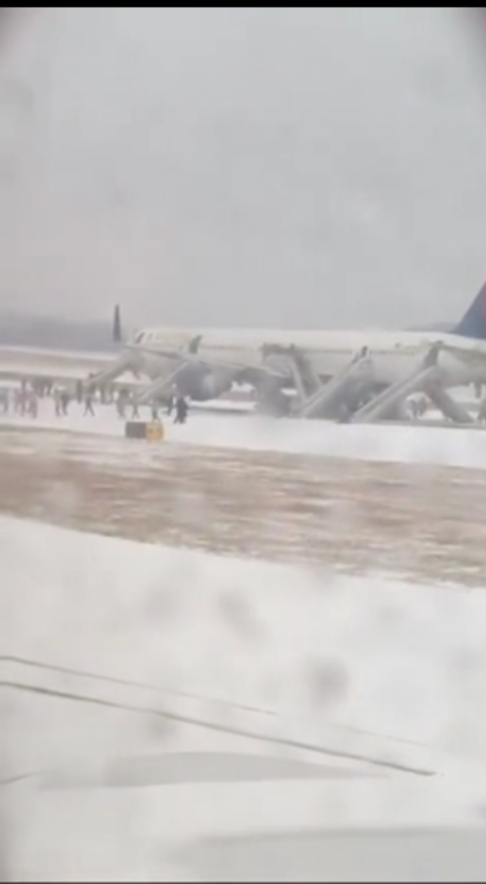 Emergency Evacuation on Delta Air Lines Flight Following Aborted Takeoff in Atlanta: A Comprehensive Overview of the Incident, Response, and Ongoing Investigation