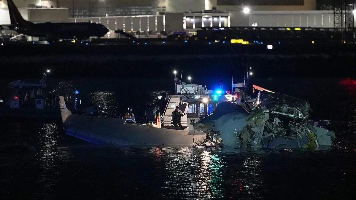 Newly Released Photo Reveals Wreckage of American Eagle Flight 5342 in Potomac River: At Least 19 Confirmed Dead in Tragic Crash Near Washington, D.C.